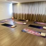 image00028 - jogos studija vilniuje, joga, jogos studija, jogos užsiėmimai, jogos praktika, joga pradedantiesiems, joga pažengusiems, jogos mokymai, jogos kursai, sąmoningumo praktikos, jogos nauda, Širdies Namai joga, Širdies Namai jogos studija, sirdiesnamai.lt, joga su Širdies Namai, sąmoningumo kelionė, jogos kursai Širdies Namai, meditacija Širdies Namai, kvėpavimo praktikos Širdies Namai, jogos renginiai Lietuvoje, jogos terapija, Hatha joga, Yin joga, Vinyasa joga, Kundalini joga, Ashtanga joga, Juoko joga, Terapinė joga, Vaikų joga, sąmoningas kvėpavimas, terapinių garsų sesijos, meditacija, dvasinė praktika, emocinė pusiausvyra, vidinė ramybė, jogos harmonija