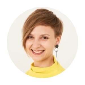 Egle Kazlauske Egle Kazlauske Širdies Namai VAIKŲ DIENOS CENTRAS Kviečiame į švelnią, jaukią, bet kupiną gyvybės vaikų vasaros centrą „Širdies žygis per gamtos stebuklus“, kur kiekviena diena – tarsi naujas pasaulis, tyrinėjamas per gamtą, judesį, kūrybą ir refleksiją. 🌿 Širdies žygis per gamtos stebuklus – tai ne tik stovykla, tai vidinė kelionė mažam žmogui, ieškančiam ryšio su savimi, gamta ir pasauliu. Tai vieta, kur: – kiekviena diena pasakoja istoriją per keturis gamtos elementus ir penktą – širdį, – vaikai ne tik žaidžia, bet ir auga iš vidaus – per judesį, kūrybą, kvėpavimą, tylą ir garsą, – ne tik smagu, bet ir prasminga – nes kiekvienas žingsnis mišku, kiekvienas piešinys, judesys ar klausimas palieka pėdsaką vaikystėje, kuri išlieka visam gyvenimui. Čia vaikai gali būti tikri, mylimi ne už pasiekimus, o už tai, kad yra.
