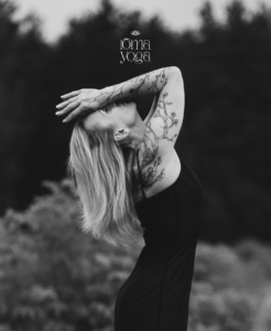 Roma - jogos studija vilniuje, joga, jogos studija, jogos užsiėmimai, jogos praktika, joga pradedantiesiems, joga pažengusiems, jogos mokymai, jogos kursai, sąmoningumo praktikos, jogos nauda, Širdies Namai joga, Širdies Namai jogos studija, sirdiesnamai.lt, joga su Širdies Namai, sąmoningumo kelionė, jogos kursai Širdies Namai, meditacija Širdies Namai, kvėpavimo praktikos Širdies Namai, jogos renginiai Lietuvoje, jogos terapija, Hatha joga, Yin joga, Vinyasa joga, Kundalini joga, Ashtanga joga, Juoko joga, Terapinė joga, Vaikų joga, sąmoningas kvėpavimas, terapinių garsų sesijos, meditacija, dvasinė praktika, emocinė pusiausvyra, vidinė ramybė, jogos harmonija